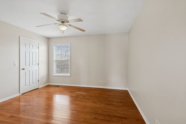 145 S Oakleaf Road, Algonquin, IL 60102