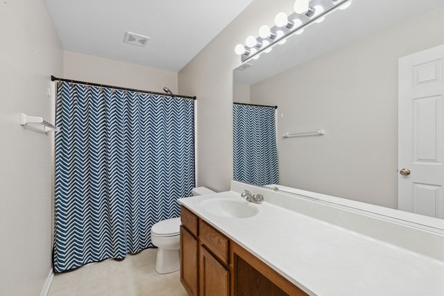 145 S Oakleaf Road, Algonquin, IL 60102