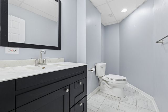 145 S Oakleaf Road, Algonquin, IL 60102