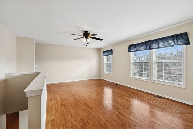 145 S Oakleaf Road, Algonquin, IL 60102