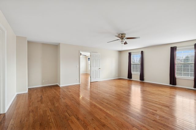 145 S Oakleaf Road, Algonquin, IL 60102