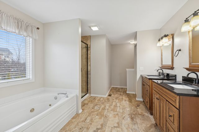 145 S Oakleaf Road, Algonquin, IL 60102