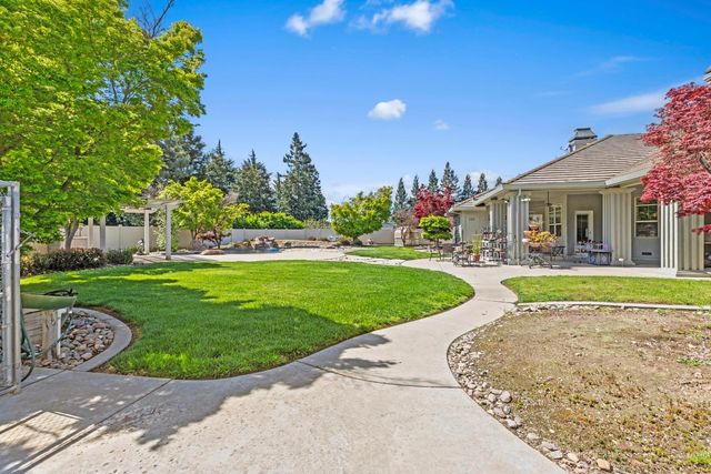 5000 Peach Blossom Ln, Oakdale, CA 95361