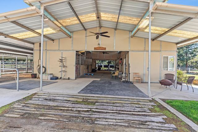 5000 Peach Blossom Ln, Oakdale, CA 95361