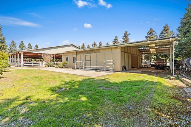 5000 Peach Blossom Ln, Oakdale, CA 95361