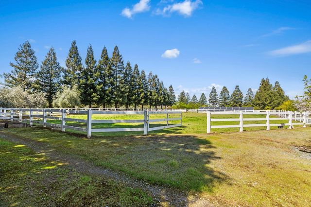 5000 Peach Blossom Ln, Oakdale, CA 95361