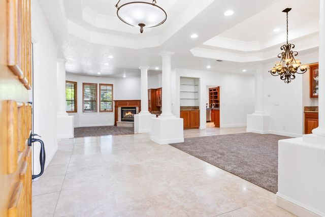 5000 Peach Blossom Ln, Oakdale, CA 95361