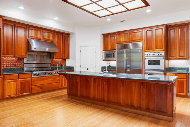 5000 Peach Blossom Ln, Oakdale, CA 95361