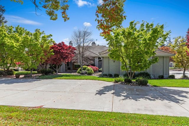 5000 Peach Blossom Ln, Oakdale, CA 95361
