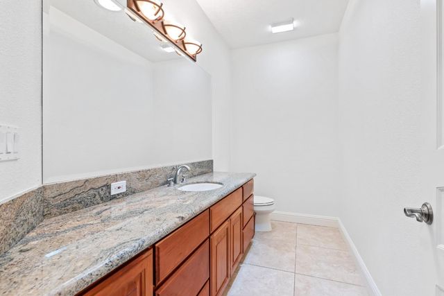 5000 Peach Blossom Ln, Oakdale, CA 95361