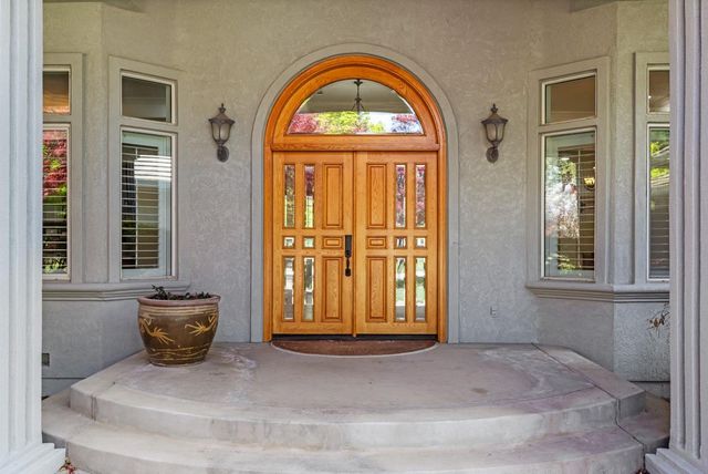 5000 Peach Blossom Ln, Oakdale, CA 95361