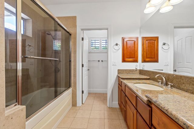 5000 Peach Blossom Ln, Oakdale, CA 95361