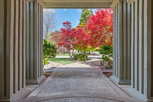 5000 Peach Blossom Ln, Oakdale, CA 95361