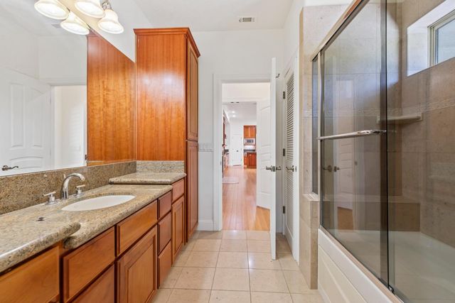 5000 Peach Blossom Ln, Oakdale, CA 95361