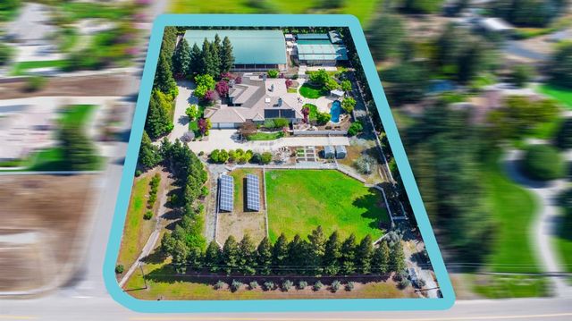 5000 Peach Blossom Ln, Oakdale, CA 95361