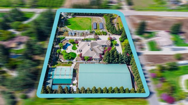 5000 Peach Blossom Ln, Oakdale, CA 95361