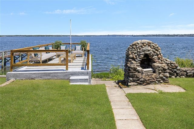 2 King Phillip Avenue, Bristol, RI 02809