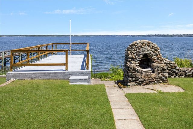 2 King Phillip Avenue, Bristol, RI 02809