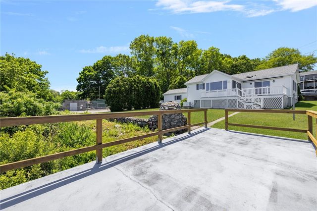 2 King Phillip Avenue, Bristol, RI 02809