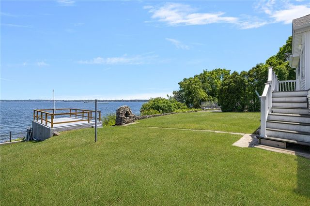 2 King Phillip Avenue, Bristol, RI 02809