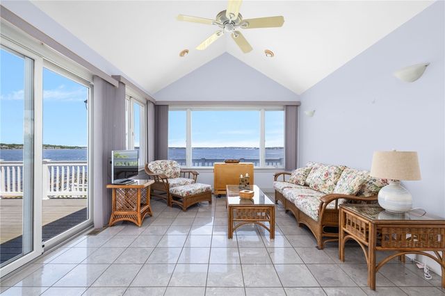 2 King Phillip Avenue, Bristol, RI 02809