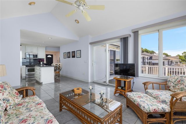2 King Phillip Avenue, Bristol, RI 02809