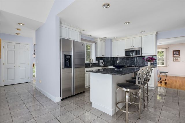 2 King Phillip Avenue, Bristol, RI 02809