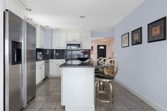 2 King Phillip Avenue, Bristol, RI 02809
