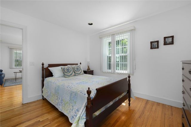2 King Phillip Avenue, Bristol, RI 02809