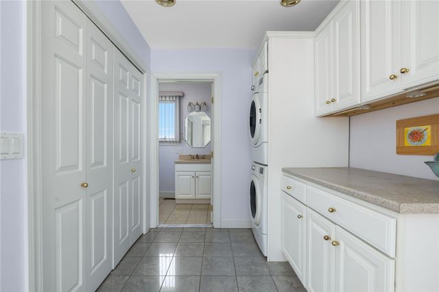 2 King Phillip Avenue, Bristol, RI 02809