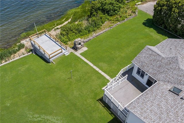 2 King Phillip Avenue, Bristol, RI 02809