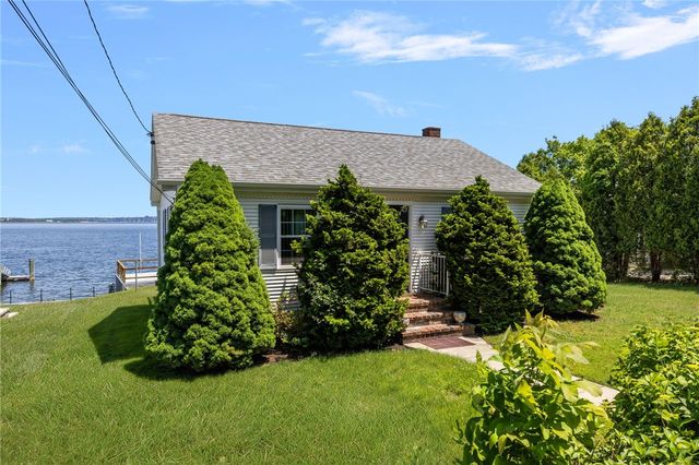 2 King Phillip Avenue, Bristol, RI 02809