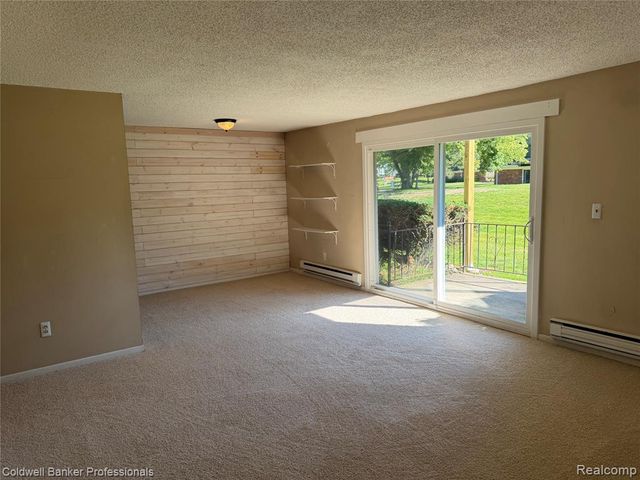 1830 Colonial Village Way 1, Waterford, MI 48328