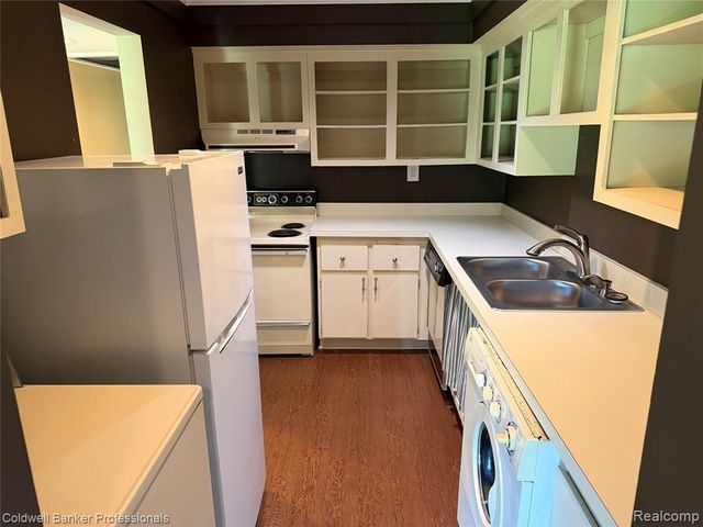 1830 Colonial Village Way 1, Waterford, MI 48328