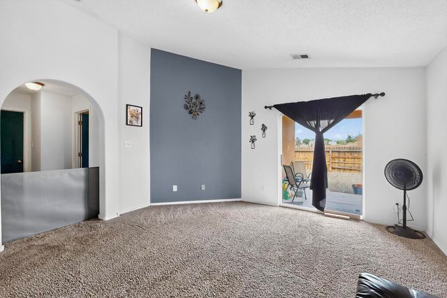 108 Avenida Jardin, Los Lunas, NM 87031