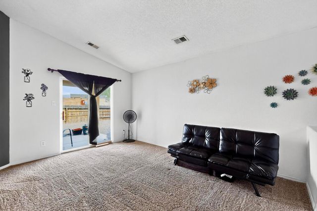 108 Avenida Jardin, Los Lunas, NM 87031