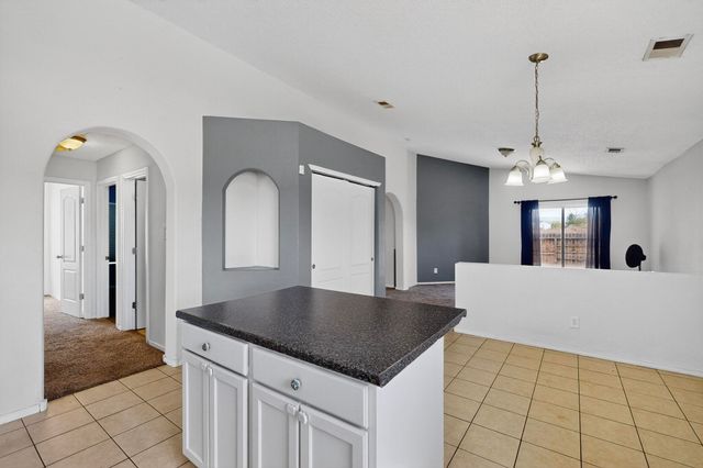 108 Avenida Jardin, Los Lunas, NM 87031