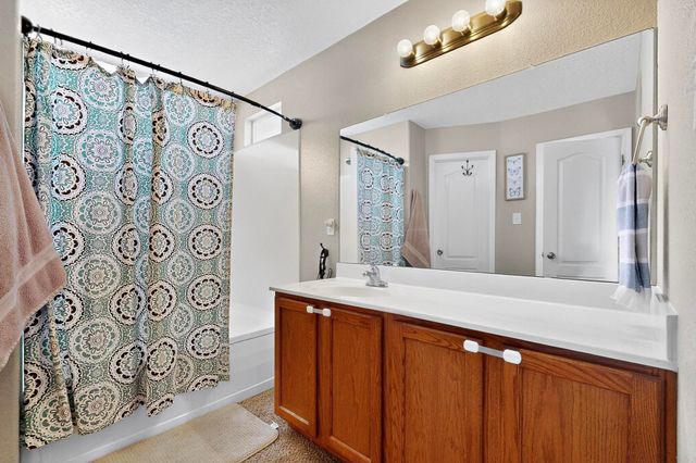 108 Avenida Jardin, Los Lunas, NM 87031