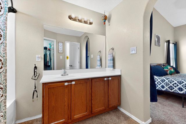 108 Avenida Jardin, Los Lunas, NM 87031