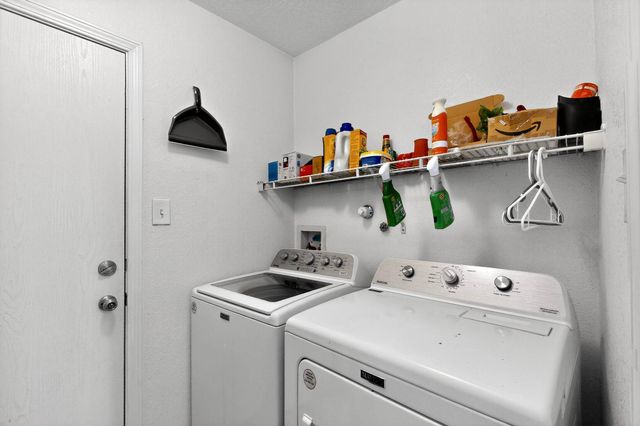 108 Avenida Jardin, Los Lunas, NM 87031