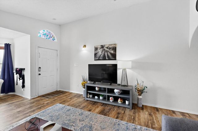 108 Avenida Jardin, Los Lunas, NM 87031