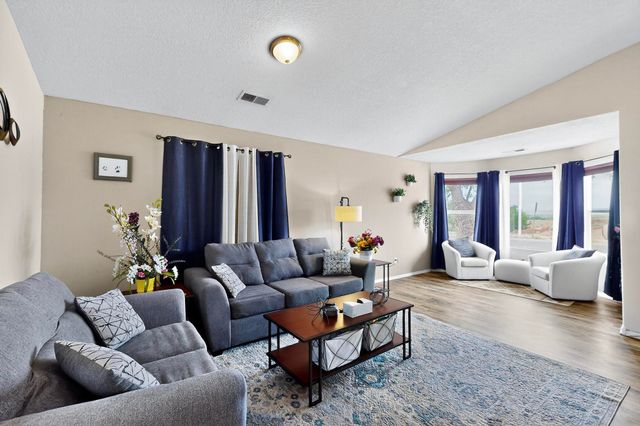 108 Avenida Jardin, Los Lunas, NM 87031