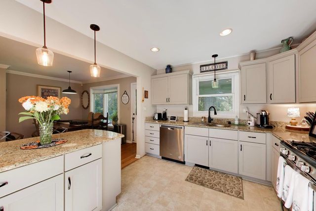 1637 Beecher Avenue, Wheaton, IL 60187
