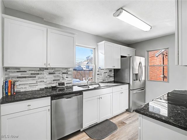 3015 Parklane Drive, Parma, OH 44134