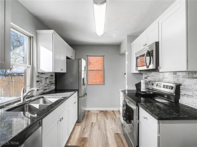 3015 Parklane Drive, Parma, OH 44134