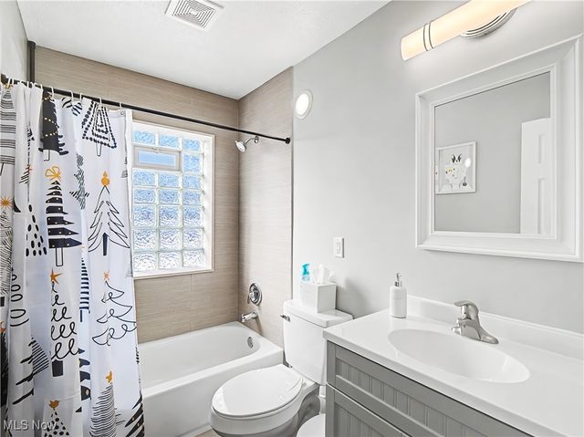 3015 Parklane Drive, Parma, OH 44134