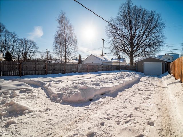 3015 Parklane Drive, Parma, OH 44134