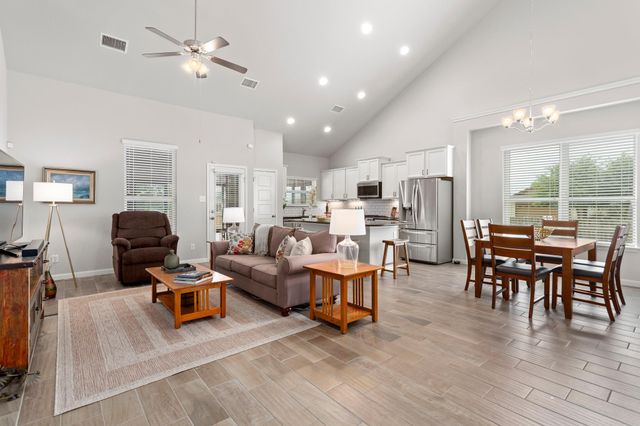 331 Limestone CRK, New Braunfels, TX 78130