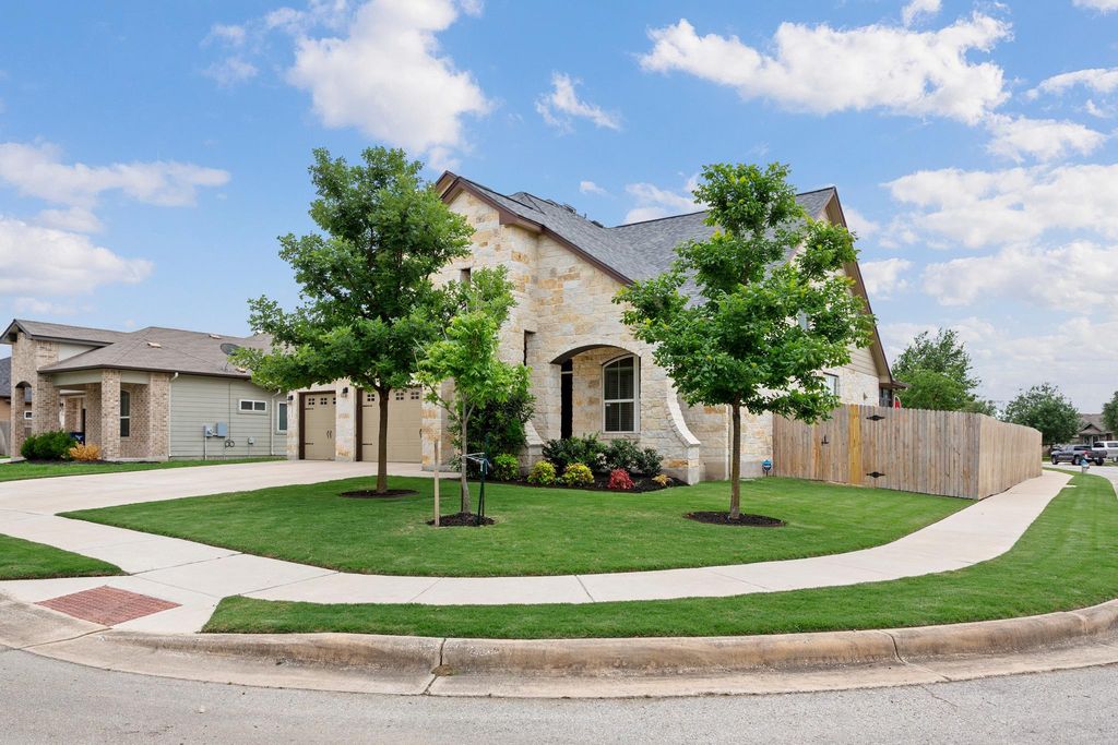 331 Limestone CRK, New Braunfels, TX 78130