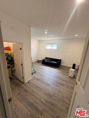 1537 E 84th Street, Los Angeles, CA 90001